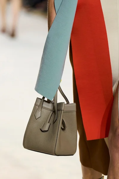 Look 25